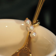 Load image into Gallery viewer, Triple Akoya Pearl Line Ear Cuff