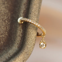 Load image into Gallery viewer, Danlging Diamond Pear Ear Cuff