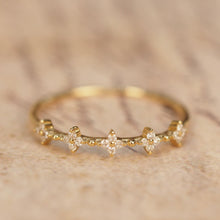 Load image into Gallery viewer, Diamond Clover Chain Ring