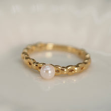 Load image into Gallery viewer, Akoya Pearl Golden Bubble Ring