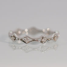 Load image into Gallery viewer, Golden Crown Ring