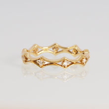 Load image into Gallery viewer, Golden Crown Ring