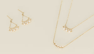 The Five Pearls Necklace
