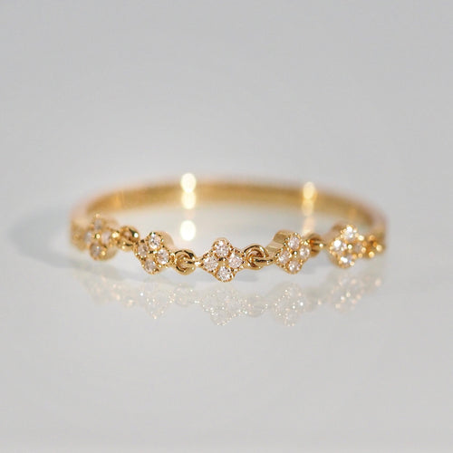 Soft Clover Ring